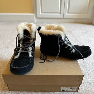 Ugg Moccasin Boots/Slippers - size 6